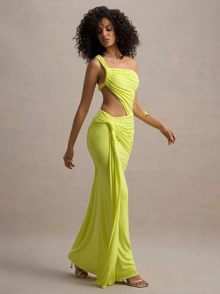 Boho chic maxi dress with one shoulder and slit decorated with a train - Alexandria