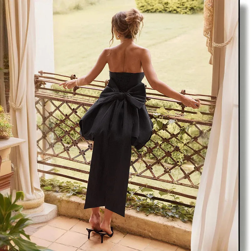Strapless satin mini dress with balloon shape and bow decoration - Nina