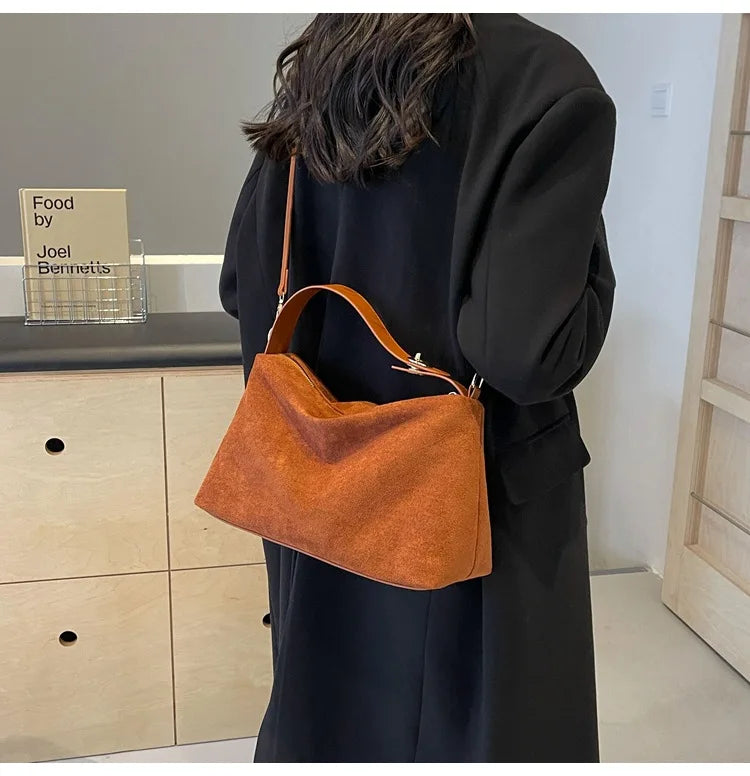 תיק זמש בעיצוב קלאסי