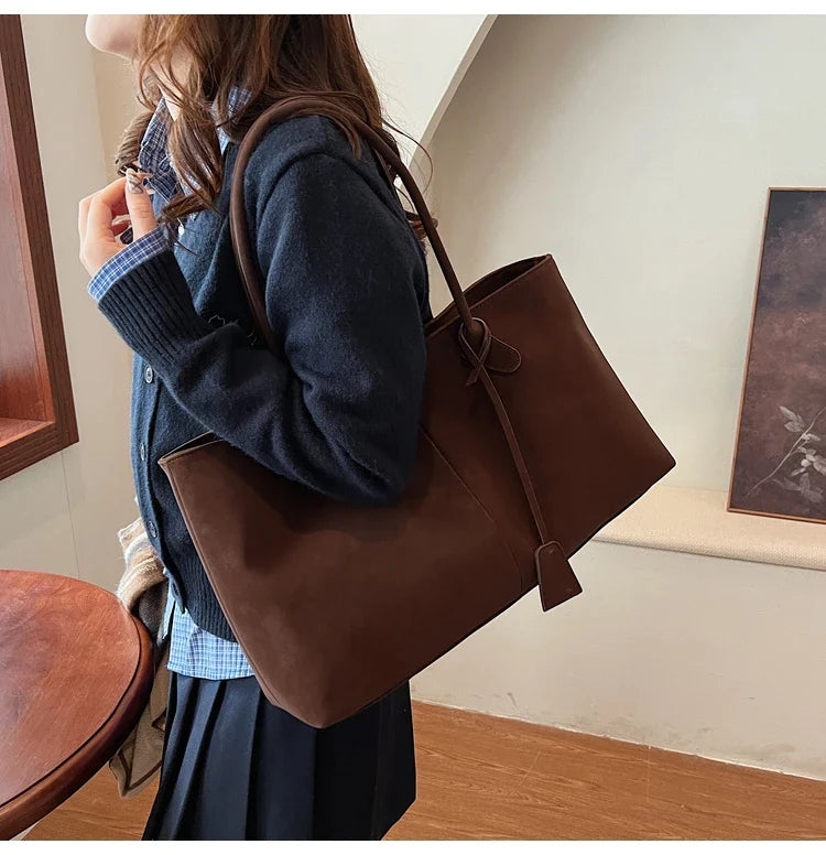 תיק זמש בעיצוב קלאסי