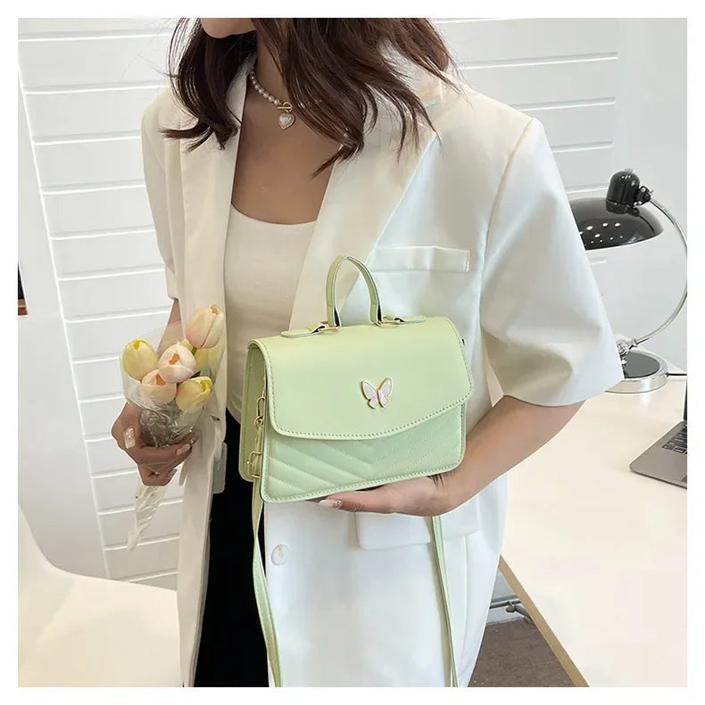 תיק דמוי עור בעיטור פרפר