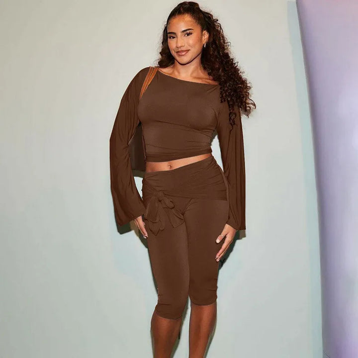 Two-piece set with three-quarter leggings with tie design and bell sleeve top - Candy