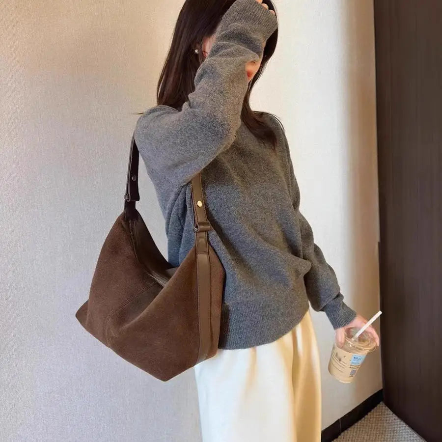 Suede bag with classic design