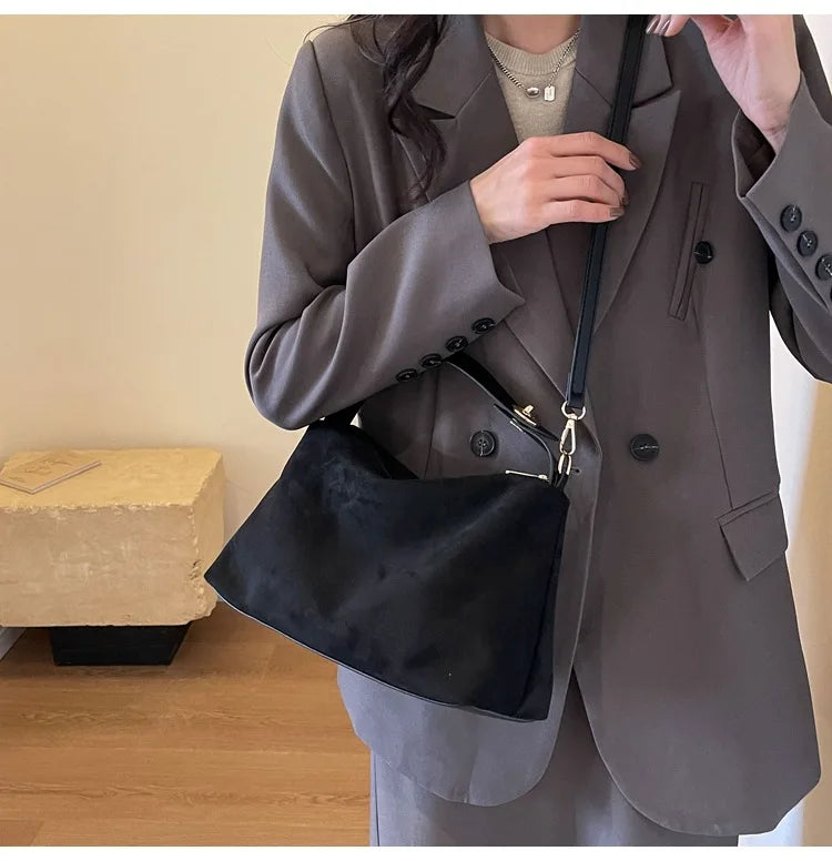 תיק זמש בעיצוב קלאסי