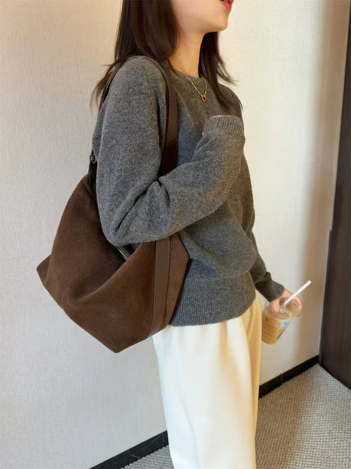 Suede bag with classic design