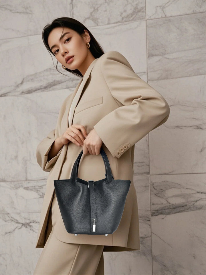 Leather bag with classic design