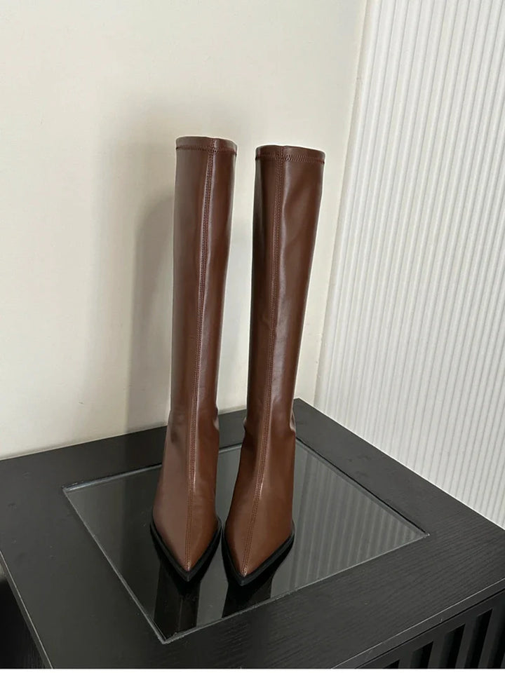 מגפי עקב שפיץ דמוי עור גבוהים - ג'ס