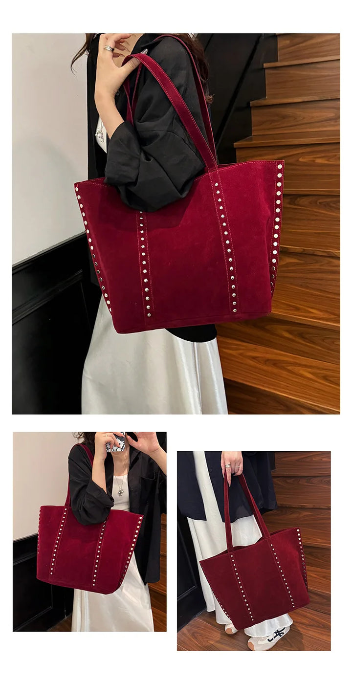 Suede bag with classic design