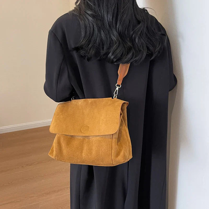 תיק זמש בעיצוב רטרו