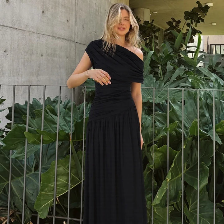 Elegant maxi pleated dress with one shoulder exposed - Maylin