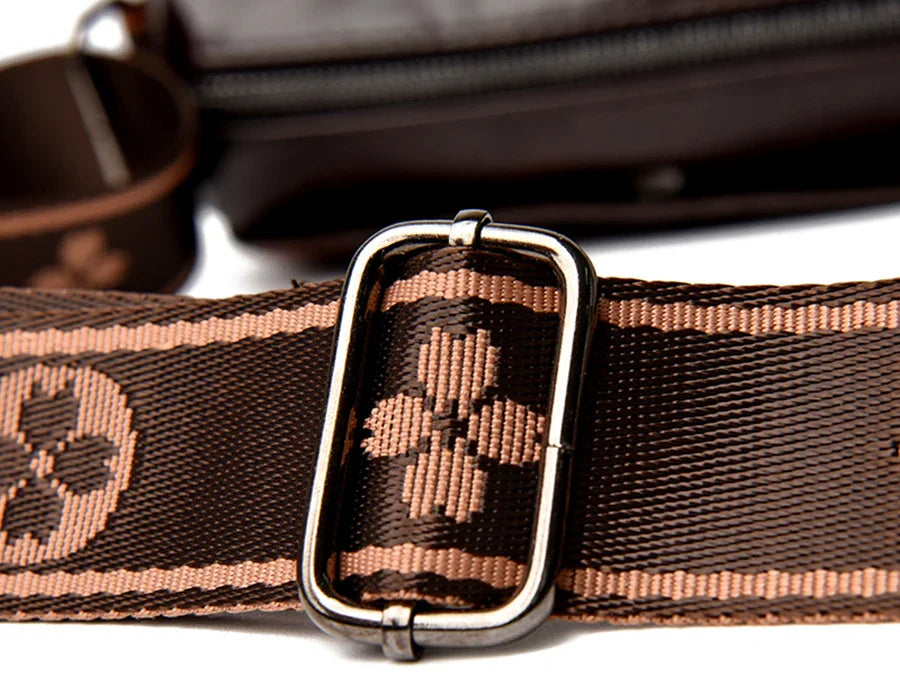 תיק דמוי עור בעיצוב רצועה