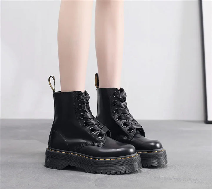 Leather boots with satin laces - Winnie