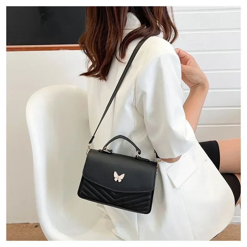 תיק דמוי עור בעיטור פרפר