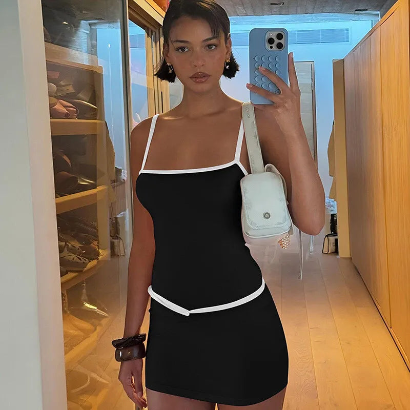 Fitted mini dress with thin belt decoration - LOLI