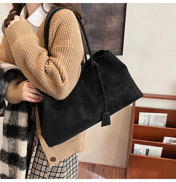 תיק זמש בעיצוב קלאסי