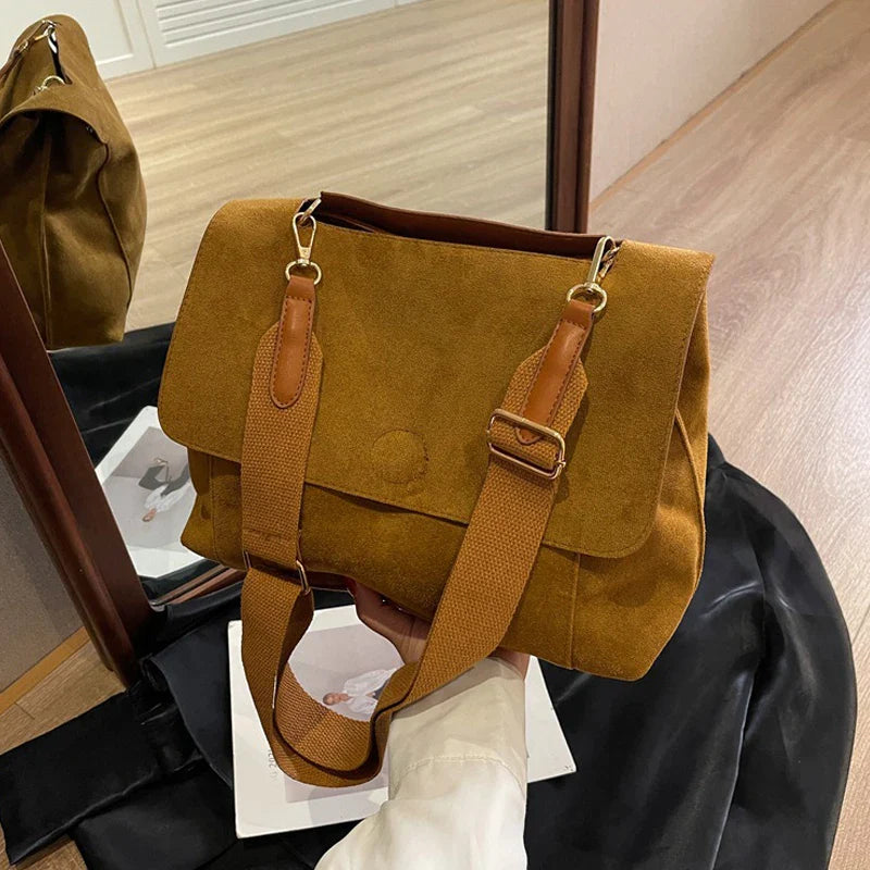 תיק זמש בעיצוב רטרו