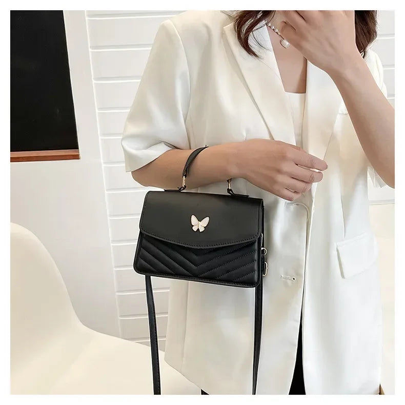 תיק דמוי עור בעיטור פרפר