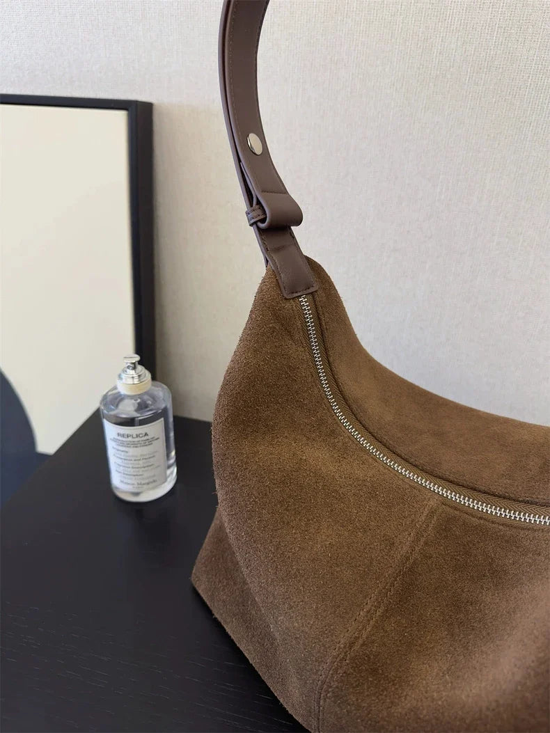 Suede bag with classic design