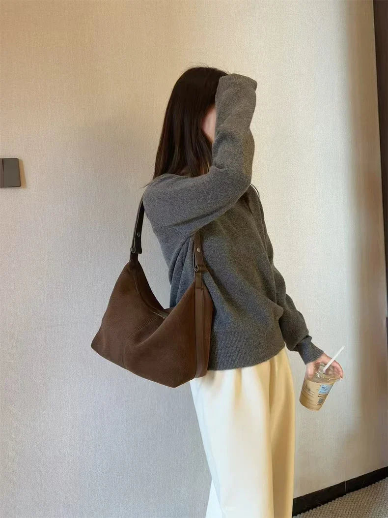 Suede bag with classic design