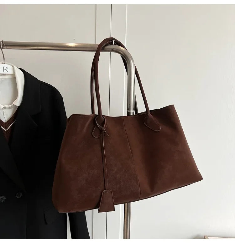 Suede bag with classic design