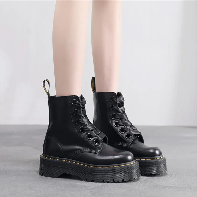Leather boots with satin laces - Winnie