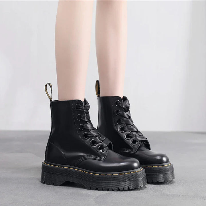 Leather boots with satin laces - Winnie