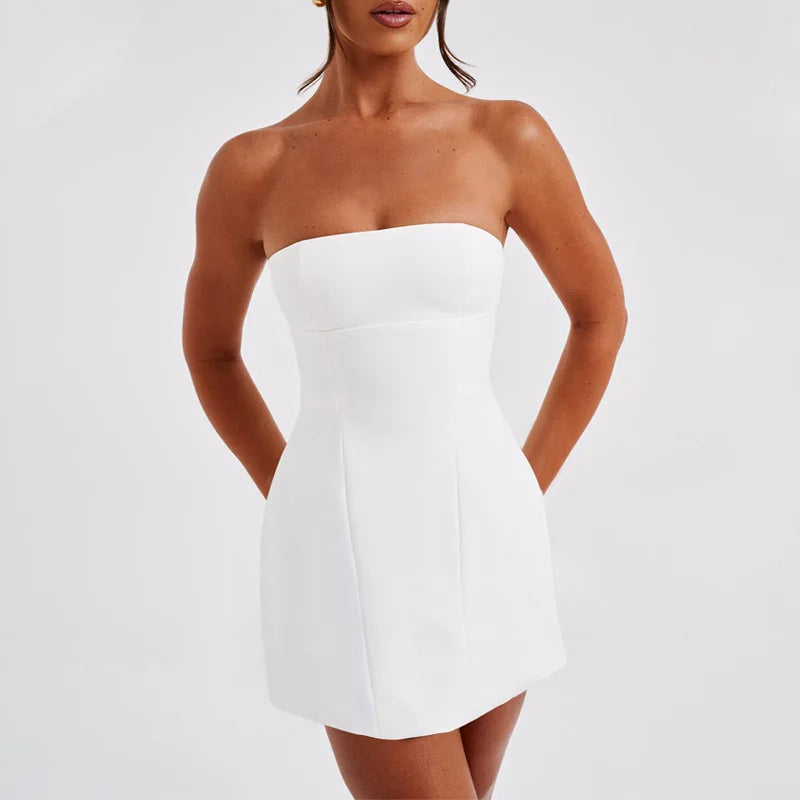 hourglass silhouette dress Mini in White Gathered details One for the hourglass girlies