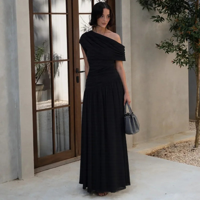 Elegant maxi pleated dress with one shoulder exposed - Maylin