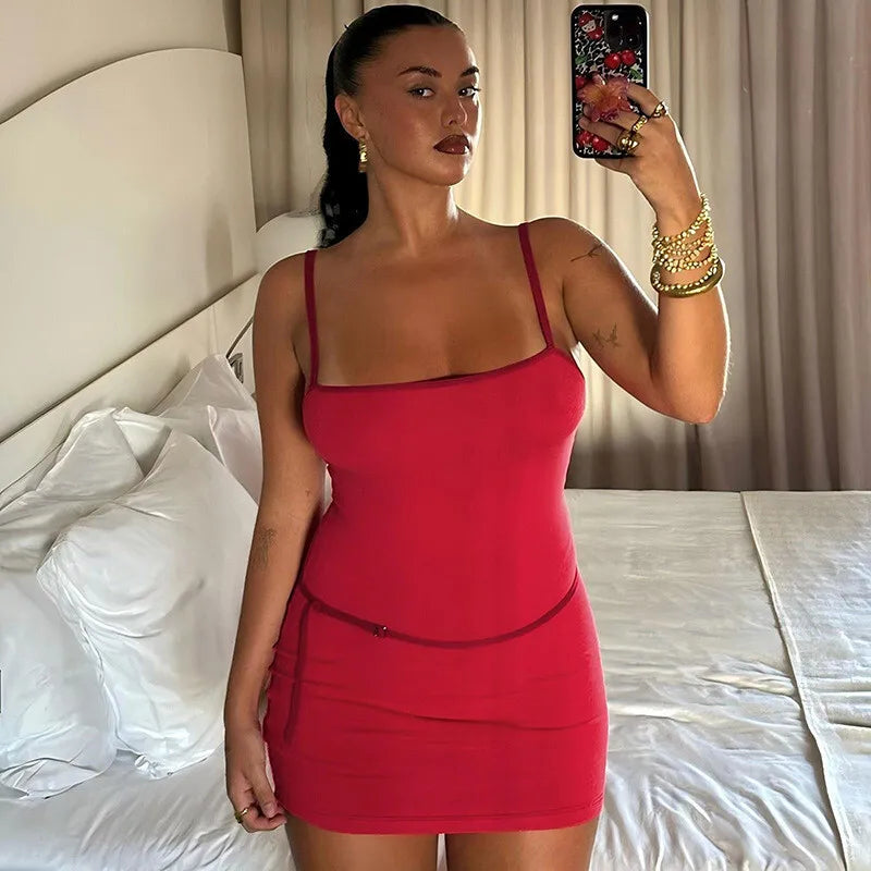 Fitted mini dress with thin belt decoration - LOLI