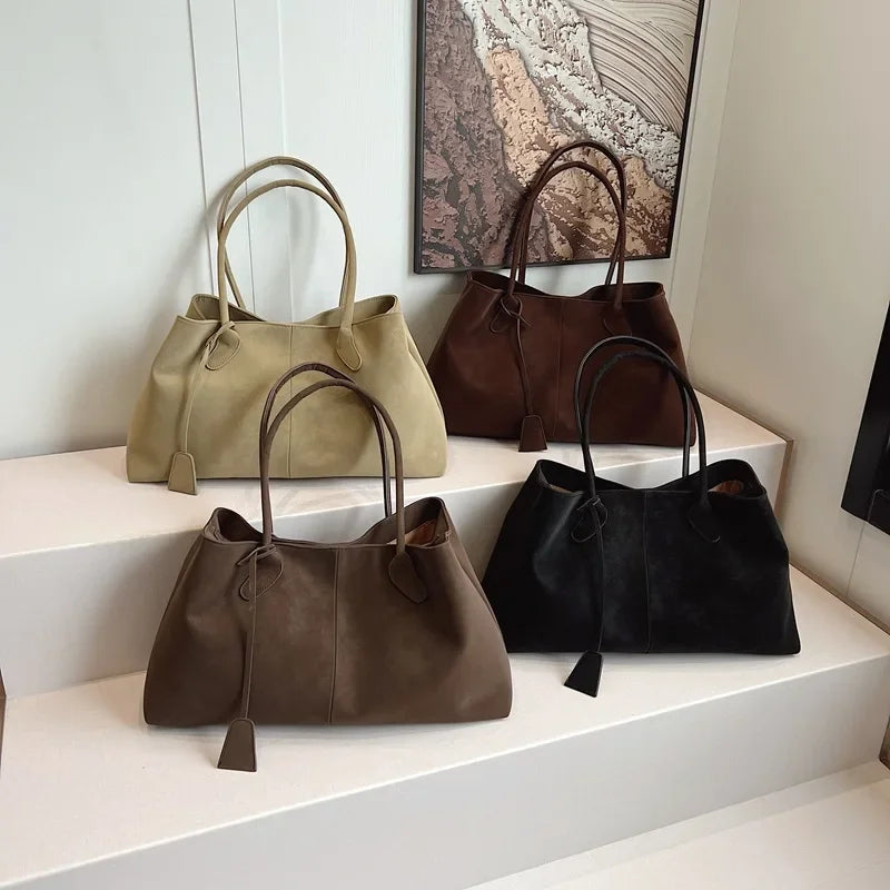Suede bag with classic design