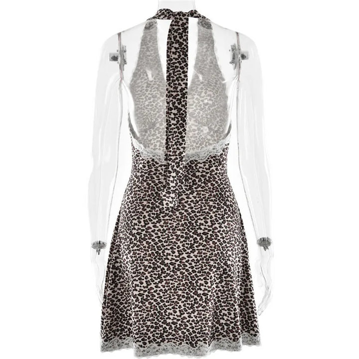 שמלת מיני מנומרת בעיצוב קשירה בצוואר וגב פתוח בעיטור תחרה - נלה