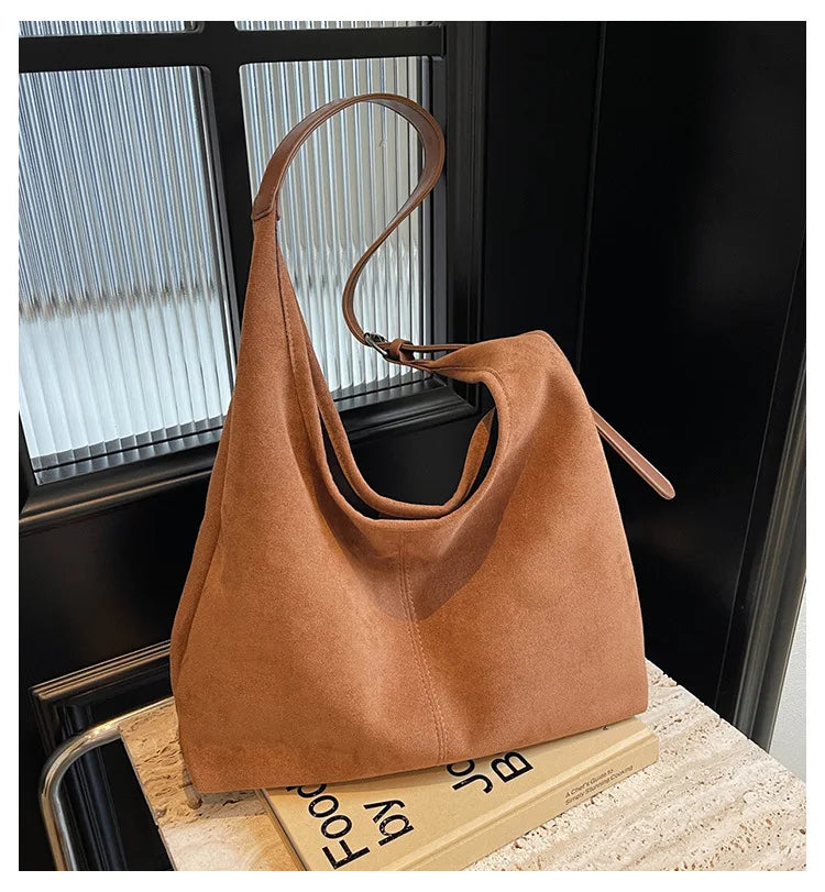 תיק זמש בעיצוב רטרו