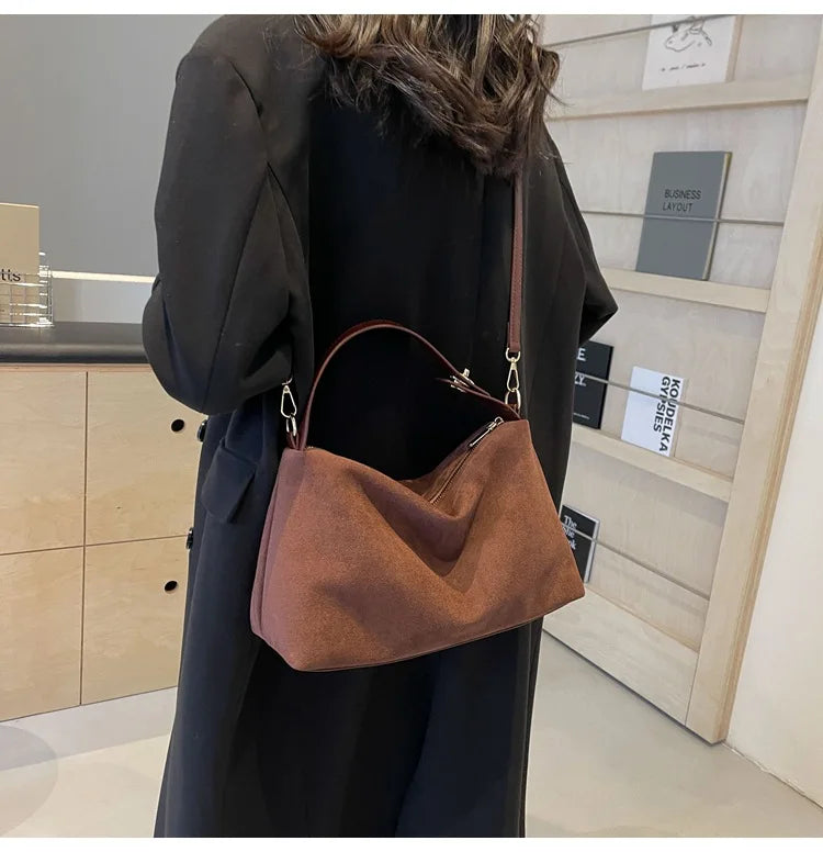 תיק זמש בעיצוב קלאסי