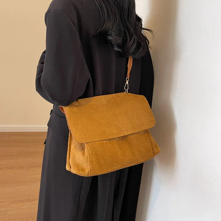 תיק זמש בעיצוב רטרו