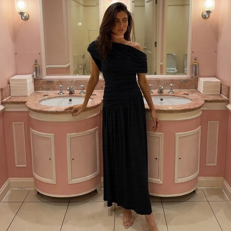 Elegant maxi pleated dress with one shoulder exposed - Maylin