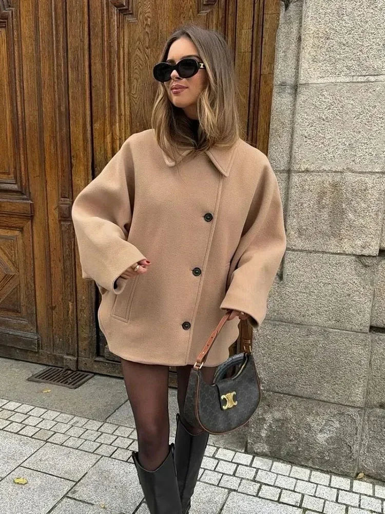Oversized Wool Coat with Asymmetric Button Closure and Polo Collar - Hollandia