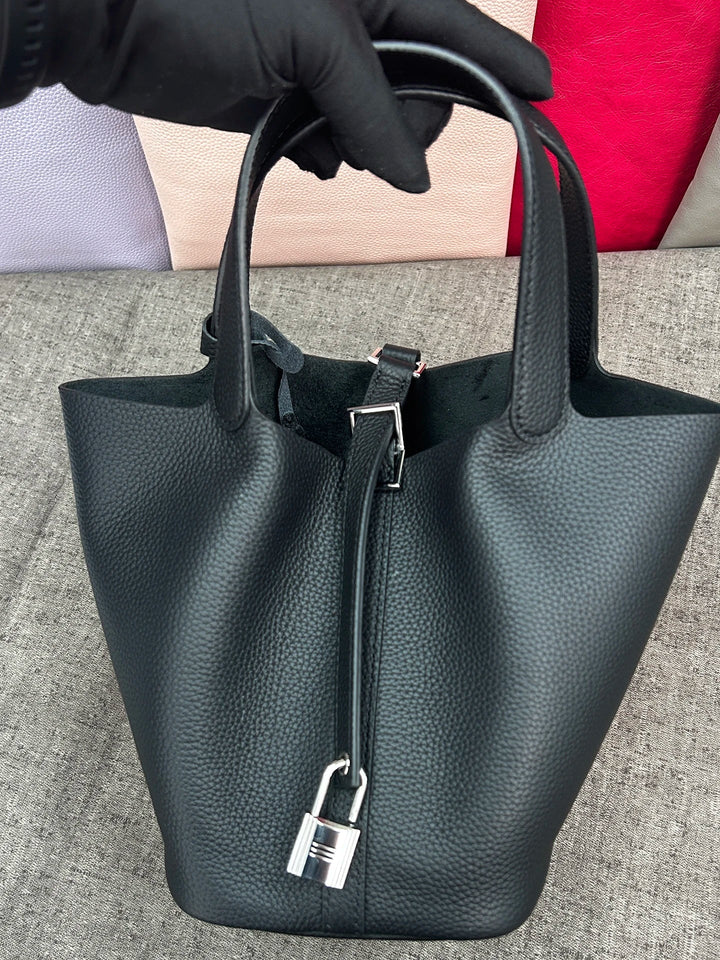 Leather bag with classic design
