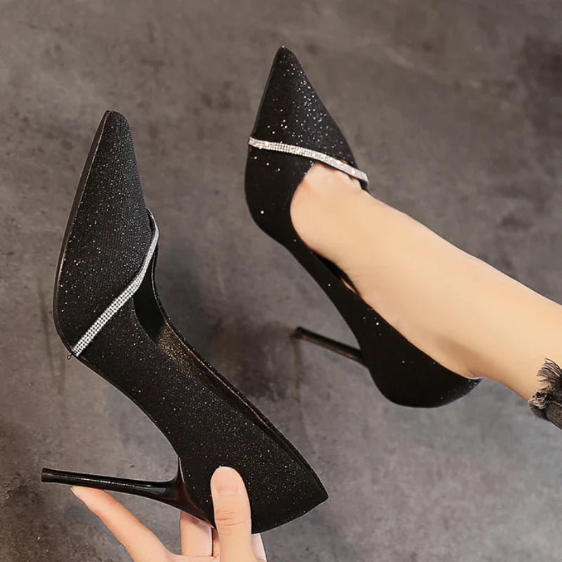 נעלי עקב שפיץ נצנצים בעיטור זרקונים - NOYA