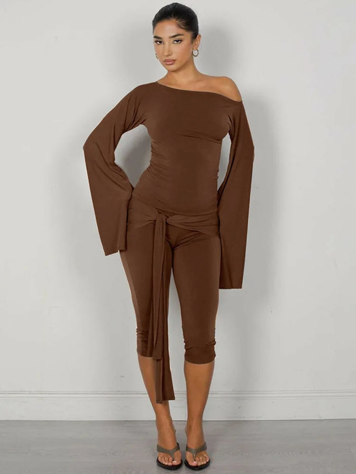 Two-piece set with three-quarter leggings with tie design and bell sleeve top - Candy