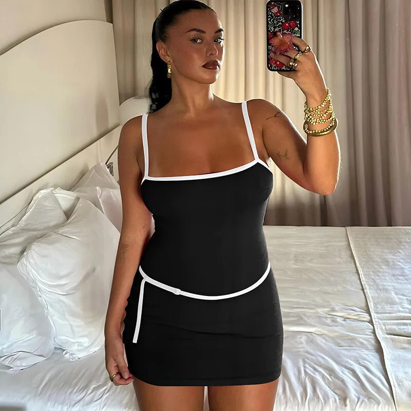 Fitted mini dress with thin belt decoration - LOLI