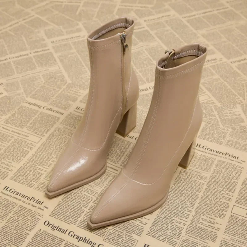 מגפי עקב דמוי עור מבריקות - סאשה