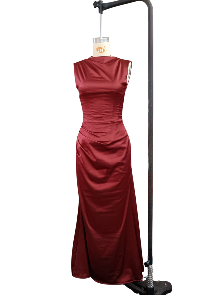 Satin maxi dress with a back tie for a cinched waist and open back – YAHALI